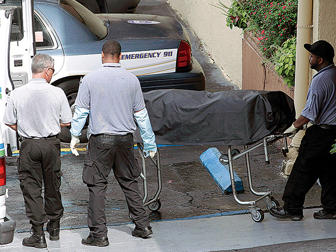 El incidente duró ocho horas, en las que Pedro Vargas, de 43 años, como se indentificó al agresor, corrió por el edificio, disparó al azar y luego fue abatido. Foto: AP