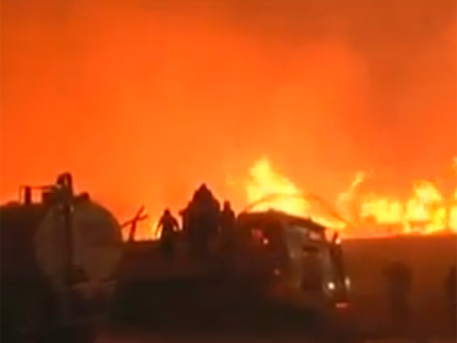 Bomberos del Estado de México y el Distrito Federal apoyaron en las labores para sofocar el incendio. Foto Especial Bomberos del Estado de México y el Distrito Federal apoyaron en las labores para sofocar el incendio. Foto Especial