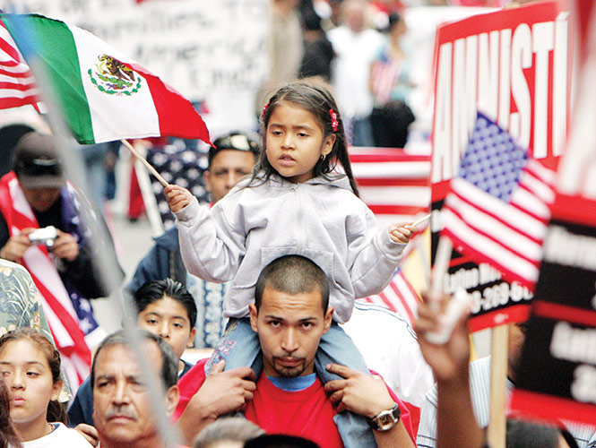 La propuesta de reforma migratoria republicana sólo le daría la ciudadanía a los menores que fueron llevados a EU de forma ilegal y ofrece regular el estatus de los inmigrantes, pero sin naturalización. Foto: AP La propuesta de reforma migratoria republicana sólo le daría la ciudadanía a los menores que fueron llevados a EU de forma ilegal y ofrece regular el estatus de los inmigrantes, pero sin naturalización. Foto: AP