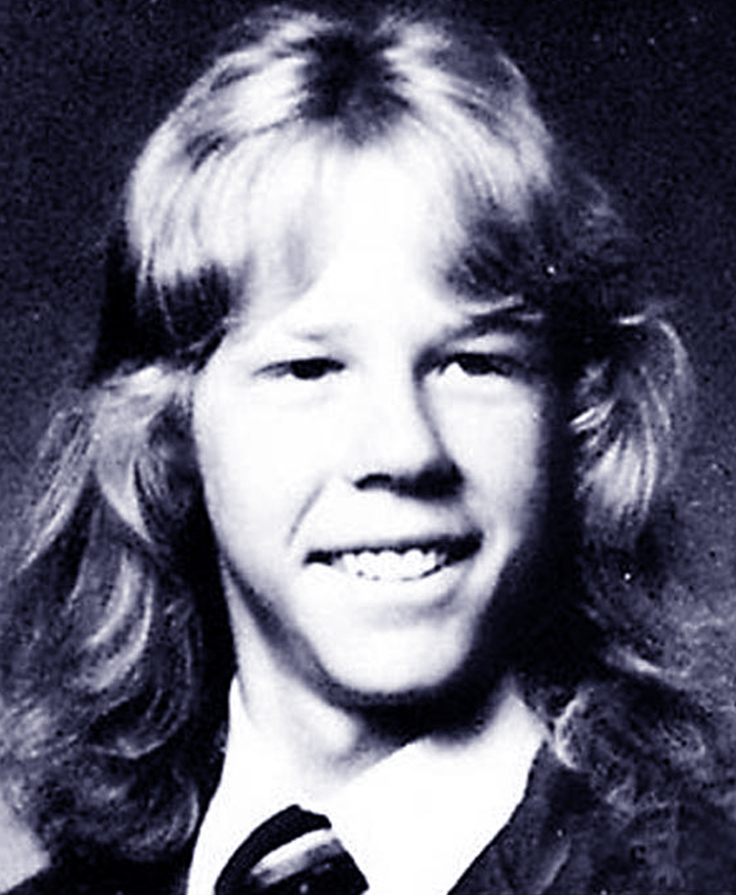 El metal sólo en los brackets. James Hetfield, el guitarrista y vocalista de Metallica, en la foto generacional. El metal sólo en los brackets. James Hetfield, el guitarrista y vocalista de Metallica, en la foto generacional.