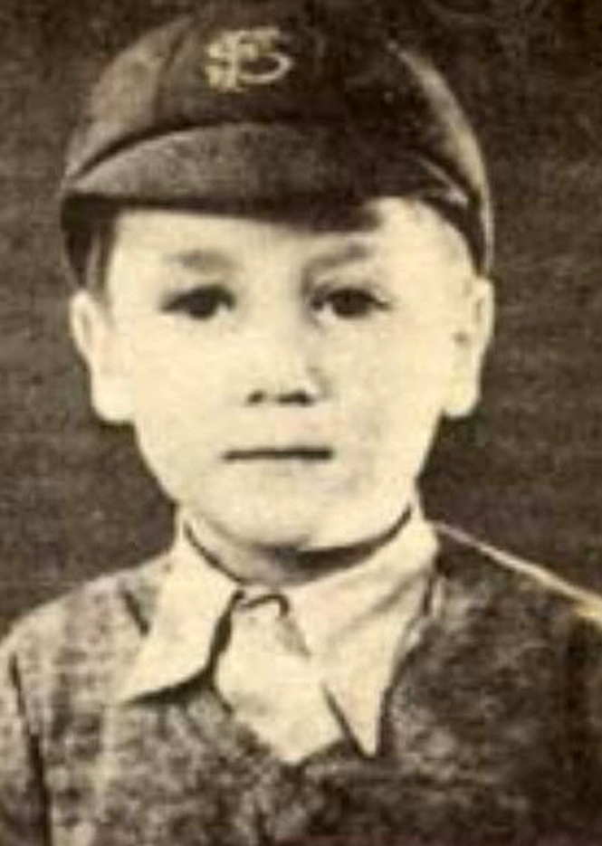 Imagina. John Lennon en su natal Liverpool cuando aún no sabía que años adelante conquistaría el mundo tan sólo con su guitarra y tres amigos que serían The Beatles. Imagina. John Lennon en su natal Liverpool cuando aún no sabía que años adelante conquistaría el mundo tan sólo con su guitarra y tres amigos que serían The Beatles.