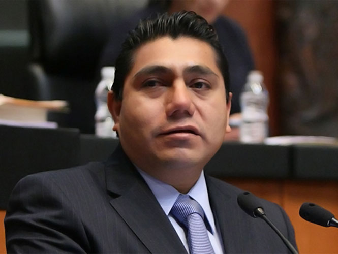 El coordinador panista en el Senado, Jorge Luis Preciado, <b>...</b> - jorge_210613_g