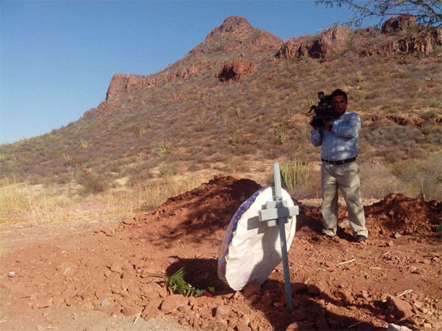 Agente del Ministerio Público que depende del gobierno estatal, madrugó al gobierno municipal al sepultar en una fosa común, sin ofrendas o actos solemnes, los restos del trabajador del campo.