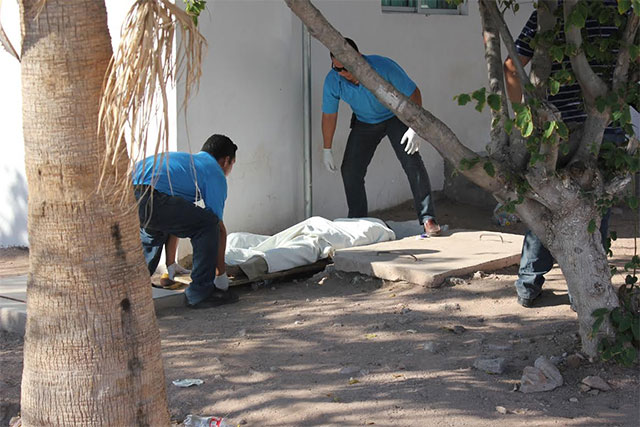 Agente del Ministerio Público que depende del gobierno estatal, madrugó al gobierno municipal al sepultar en una fosa común, sin ofrendas o actos solemnes, los restos del trabajador del campo.