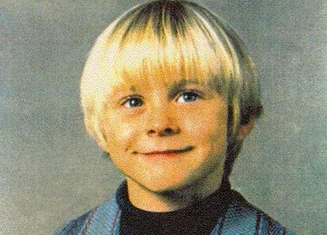 El lado alegre de Nirvana. Kurrt Cobain de niño antes de madurar a un ser atormentado con trágico desenlace. El lado alegre de Nirvana. Kurrt Cobain de niño antes de madurar a un ser atormentado con trágico desenlace.