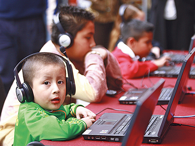 SEP busca desafiar la mente de estudiantes de quinto y sexto de primaria con computadoras