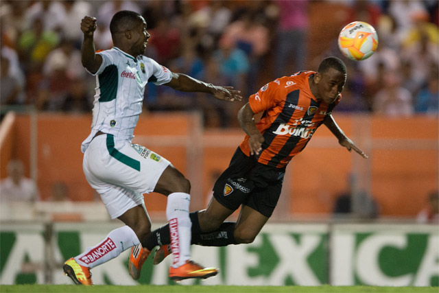 Leitón Jiménez adelantaría al cuadro chiapaneco con un certero cabezazo (Mexsport) Leitón Jiménez adelantaría al cuadro chiapaneco con un certero cabezazo (Mexsport)
