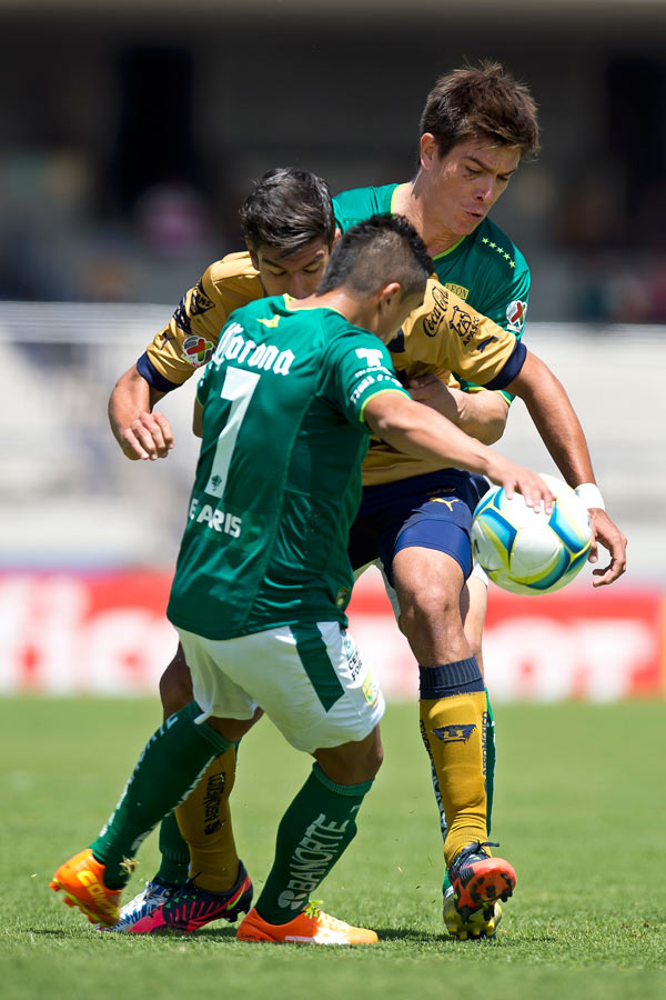 Predominó la férrea marca en todos los sectores del campo. (Mexsport)