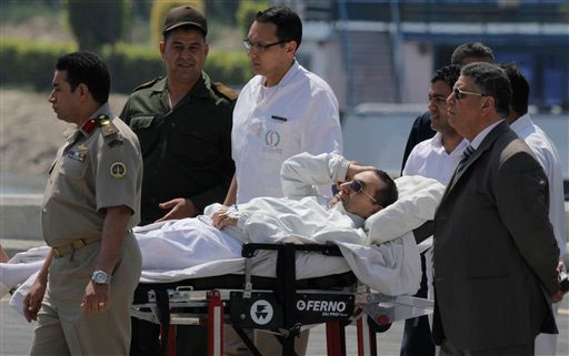 Un tribunal egipcio ordenó la liberación del ex presidente Hosni Mubarak en la causa que se sigue contra él por la muerte de manifestantes, pero continuará detenido por otros casos de corrupción.