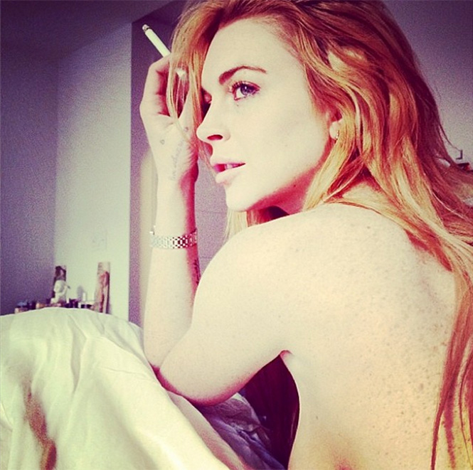 Lohan, que este año tuvo que superar 90 días de rehabilitación por sus adicciones, ahora se muestra como una gran ama de casa, experta en la cocina y muy lejos de las fotos que la dejaban mal parada frente al público luego de noches de descontrol. (Especial) Lohan, que este año tuvo que superar 90 días de rehabilitación por sus adicciones, ahora se muestra como una gran ama de casa, experta en la cocina y muy lejos de las fotos que la dejaban mal parada frente al público luego de noches de descontrol. (Especial)
