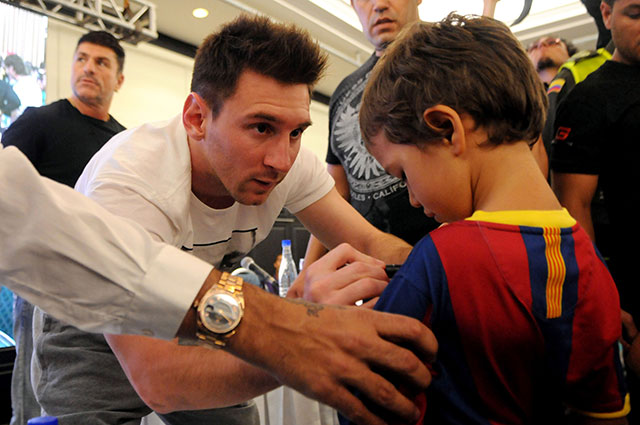 Es el primer jugador en la historia del Barcelona que cuenta con su propia exhibición personal en las instalaciones del club.