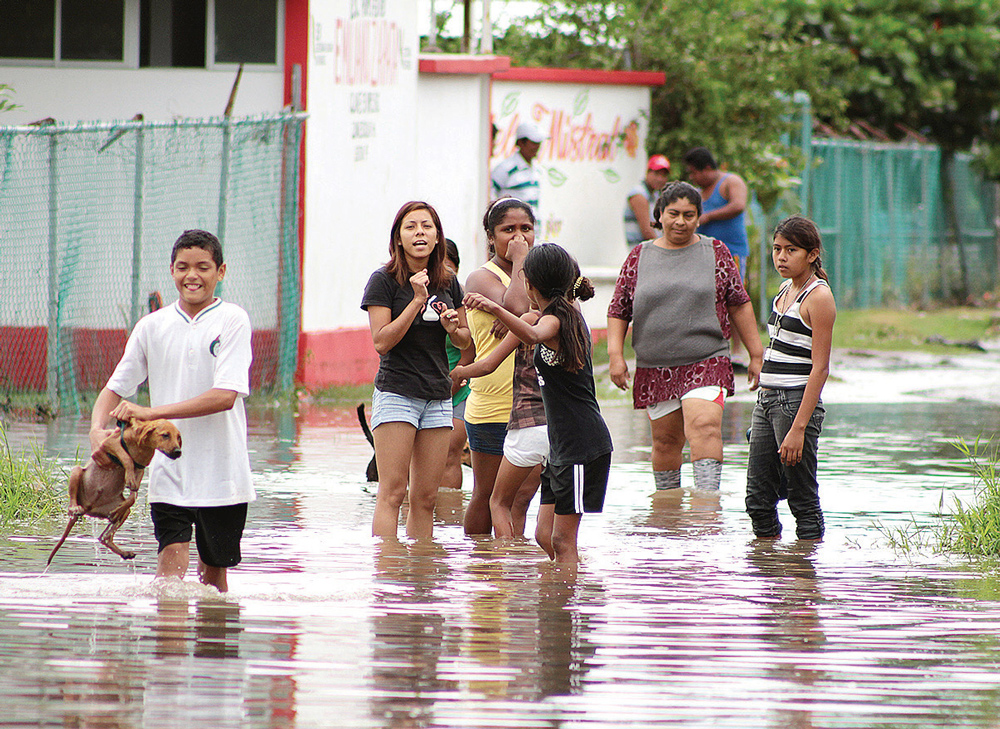 Veracruz. Las lluvias ocasionadas por la depresión Ocho, ocasionaron inunda-ciones, casas afectadas y personas desalojadas de varios municipios. Foto: Cortesía/Víctor Yáñez