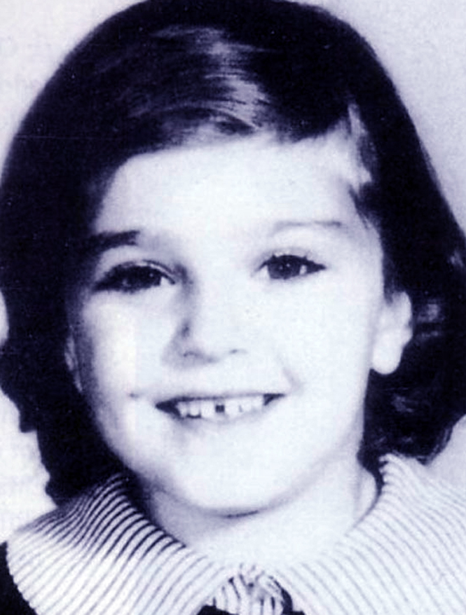 Like A Virgin. Madonna Louise Veronica Ciccone, una niña de ascendencia italiana que en lugar de ser princesa prefirió ser la 'Reina del Pop'. Like A Virgin. Madonna Louise Veronica Ciccone, una niña de ascendencia italiana que en lugar de ser princesa prefirió ser la 'Reina del Pop'.