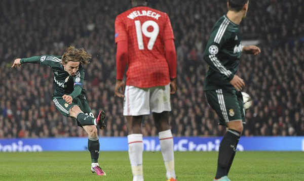 El croata Modric con este potente disparo igualó el marcador. (EFE)