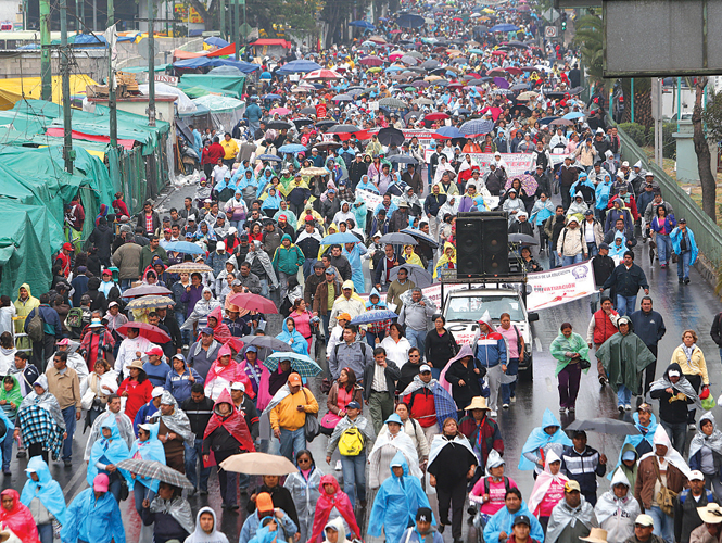 Profesores de varias entidades tomaron las calles de la Ciudad de México. 