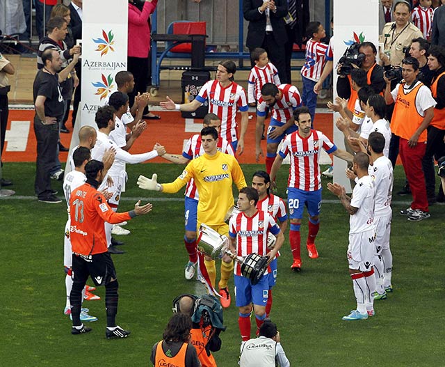 El Atlético de Madrid ofrece la Copa del Rey a su afición (EFE) El Atlético de Madrid ofrece la Copa del Rey a su afición (EFE)