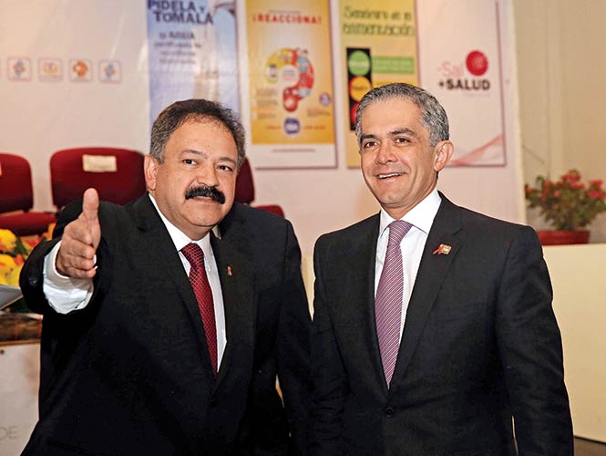 Impulsan campaña. El jefe de Gobierno del DF estuvo acompañado ayer por el secretario de Salud. Impulsan campaña El jefe de Gobierno del DF estuvo acompañado ayer por el secretario de Salud.