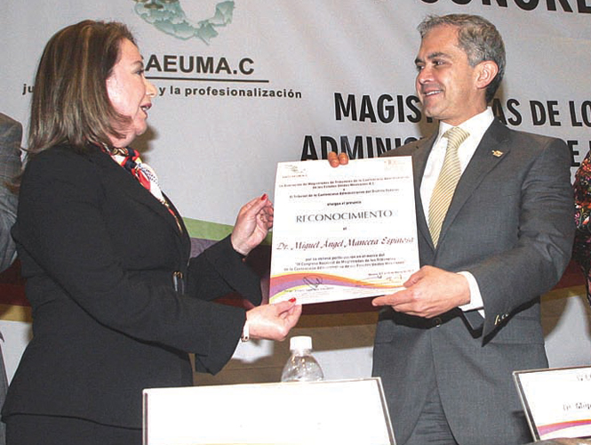 El Jefe de Gobierno acudió ayer al Congreso Nacional de Magistrados de los Tribunales Contenciosos Administrativos del país. Foto: Especial