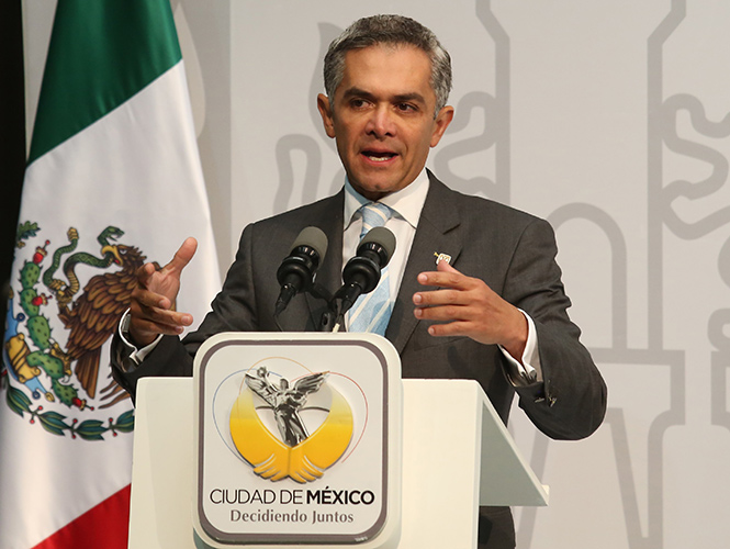 Miguel Ángel Mancera, jefe de Gobierno del Distrito Federal, anunció que se realizan los estudios para las modificaciones en el Zócalo Miguel Ángel Mancera, jefe de Gobierno del Distrito Federal, anunció que se realizan los estudios para las modificaciones en el Zócalo