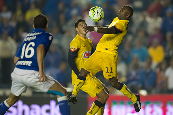 Benítez estuvo muy activo, pero siempre bien cubierto. (Mexsport)
