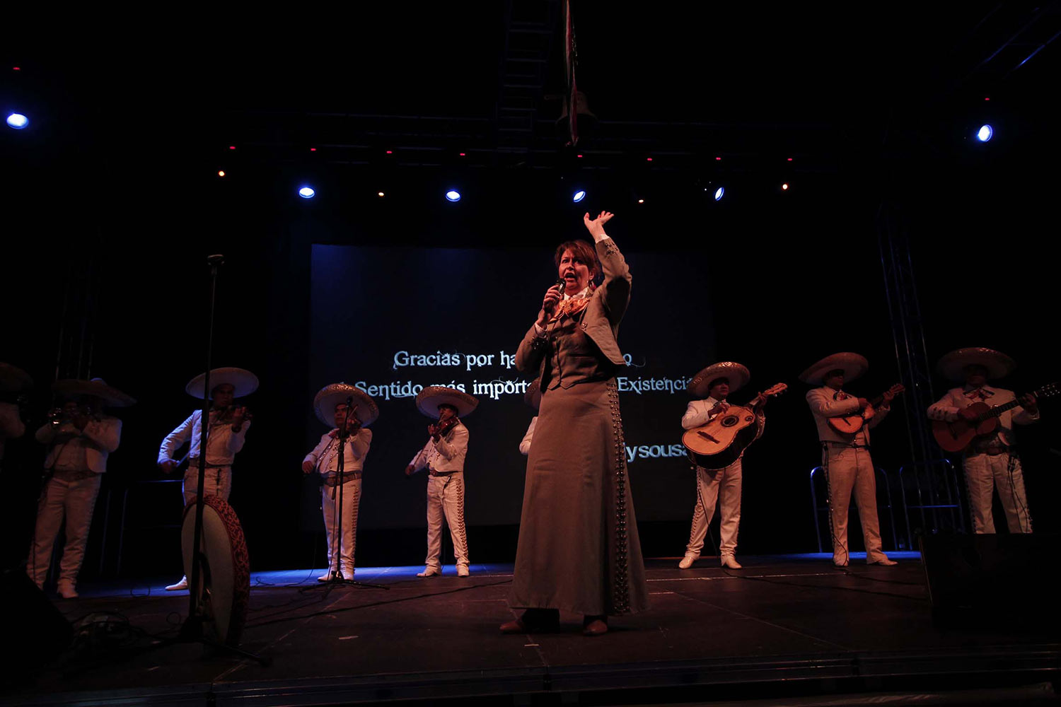 La comunidad mexicana en esta capital celebró el tradicional Grito de Independencia, en un acto multitudinario con canciones rancheras, mariachi, bailes folclóricos, antojitos y ambiente patrio, dicho evento se efectuó en la explanada de Madrid Río, junto al río Manzanares La comunidad mexicana en esta capital celebró el tradicional Grito de Independencia, en un acto multitudinario con canciones rancheras, mariachi, bailes folclóricos, antojitos y ambiente patrio, dicho evento se efectuó en la explanada de Madrid Río, junto al río Manzanares