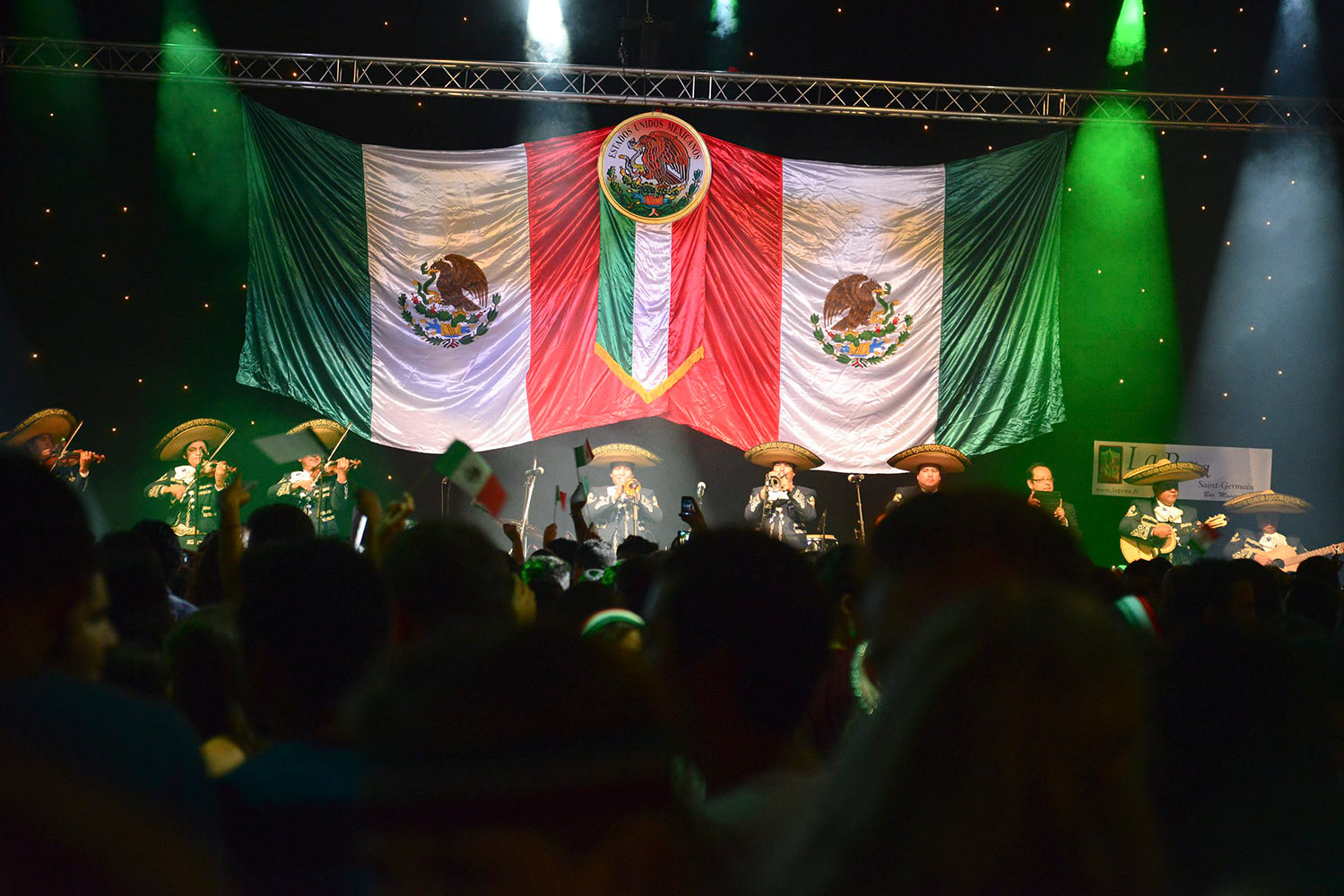 El mariachi amenizó la fiesta mexicana en París (Notimex) El mariachi amenizó la fiesta mexicana en París (Notimex)