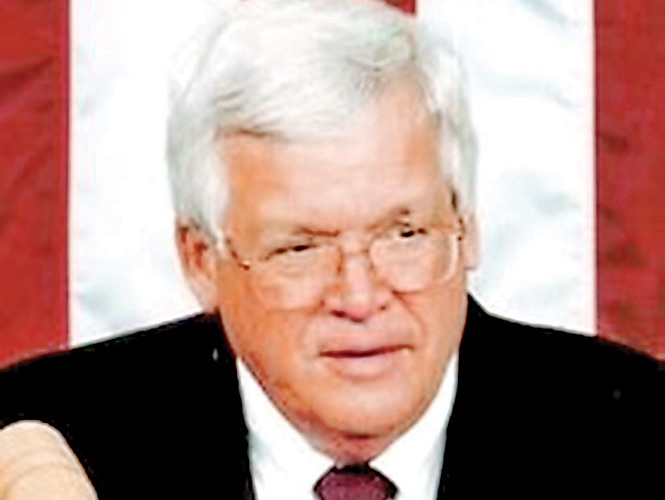 "Necesitamos una vía razonable para sacarlos de las sombras.” Dennis Hastert expresidente de la Cámara de Representantes. Imagen tomada de: www.facebook.com