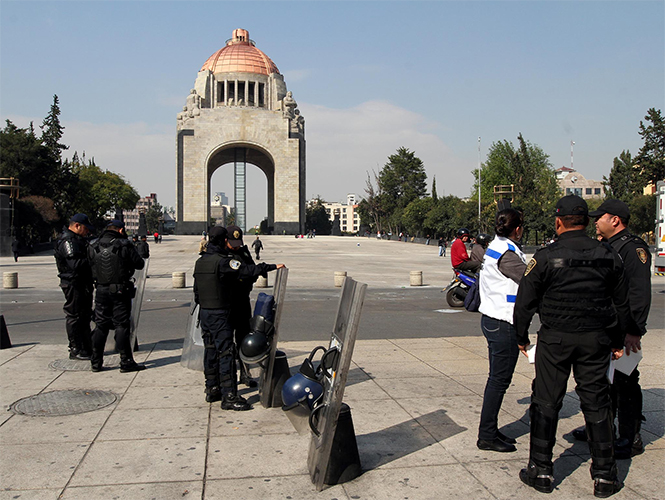 Lego del retiro de las carpas de la CNTE, la Seduvi descartó daños irreparables en la parte de Plaza de la República. Foto Notimex Lego del retiro de las carpas de la CNTE, la Seduvi descartó daños irreparables en la parte de Plaza de la República. Foto Notimex