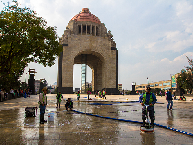 Lego del retiro de las carpas de la CNTE, la Seduvi descartó daños irreparables en la parte de Plaza de la República. Foto Notimex Lego del retiro de las carpas de la CNTE, la Seduvi descartó daños irreparables en la parte de Plaza de la República. Foto Notimex