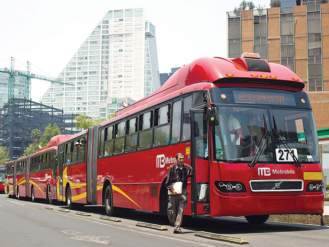 De 2006 a la fecha, Metrobús suma cinco líneas y transporta al año a 230 millones de pasajeros; en contraste, Mexibús ha puesto en operación dos líneas, la 1 y 3, desde 2010, y transporta al año alrededor de 95 millones de pasajeros. De 2006 a la fecha, Metrobús suma cinco líneas y transporta al año a 230 millones de pasajeros; en contraste, Mexibús ha puesto en operación dos líneas, la 1 y 3, desde 2010, y transporta al año alrededor de 95 millones de pasajeros.