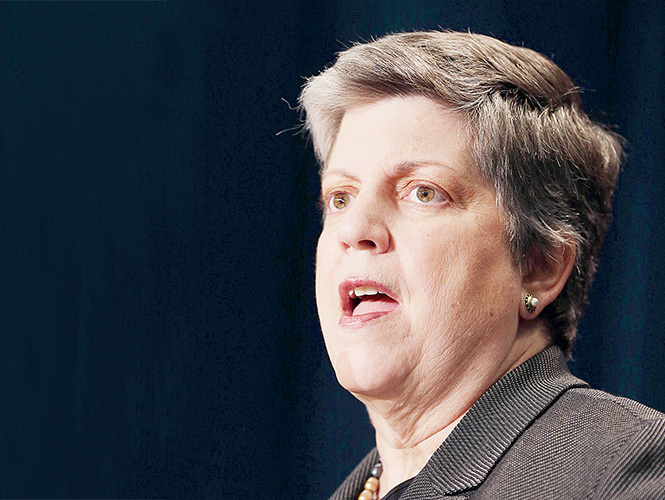 Janet Napolitano anunció su renuncia a la cartera de seguridad en el gobierno del presidente Barack Obama para dirigir la Universidad de California a partir del próximo año escolar, siendo la primera mujer que encabezará esa institución. Foto: AFP Janet Napolitano anunció su renuncia a la cartera de seguridad en el gobierno del presidente Barack Obama para dirigir la Universidad de California a partir del próximo año escolar, siendo la primera mujer que encabezará esa institución. Foto: AFP