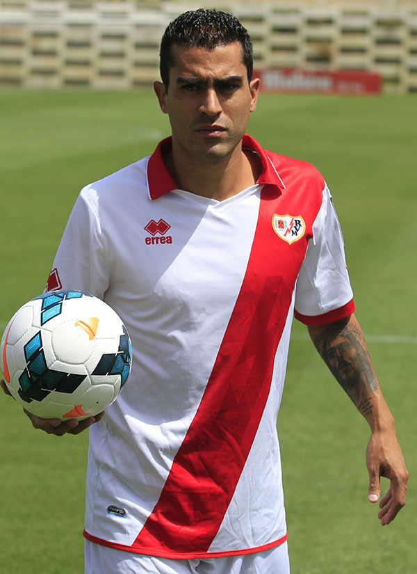 El delantero mexicano asegura que ha cumplido uno de sus sueños al jugar en la liga española (EFE) El delantero mexicano asegura que ha cumplido uno de sus sueños al jugar en la liga española (EFE)