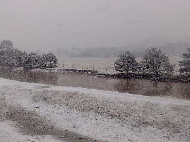 Por la acumulación de hielo en el asfalto, fue cerrada la carretera interestatal 112 que comunica al Cañón de San Antonio de las Alazanas con la Carretera 57.
