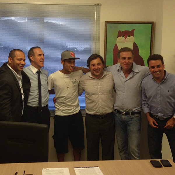 La imagen de los presentes en la firma del acuerdo. (Especial)