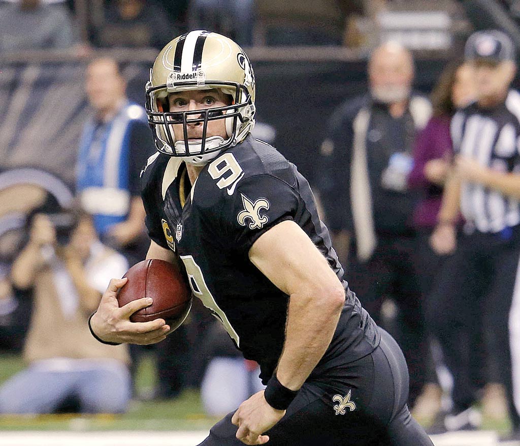 Drew Brees y los Santos asegurarían el título del Sur de la NFC y una semana de descanso en playoffs con un triunfo hoy.