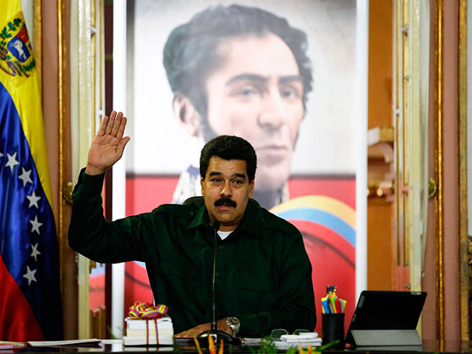 Maduro invitó a alcaldes y gobernadores de la oposición al palacio presidencial de Miraflores en un intento por abrir una nueva etapa luego de cuatro reñidas elecciones en el país en poco más de un año. / Reuters