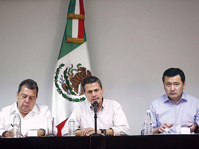 Enrique Peña Nieto encabezó anoche en Acapulco una sesión de información sobre las afectaciones por el mal tiempo en el país. Enrique Peña Nieto encabezó anoche en Acapulco una sesión de información sobre las afectaciones por el mal tiempo en el país.