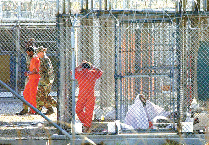 La prisión de Guantánamo en Cuba fue abierta por el ex presidente George W. Bush para detener a sospechosos de terrorismo luego de los atentados del 11 de septiembre de 2001. Varios de los reos han estado encarcelados ahí sin cargos ni juicios. Foto: AP La prisión de Guantánamo en Cuba fue abierta por el ex presidente George W. Bush para detener a sospechosos de terrorismo luego de los atentados del 11 de septiembre de 2001. Varios de los reos han estado encarcelados ahí sin cargos ni juicios. Foto: AP