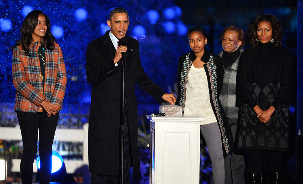 El presidente Barack Obama acompañado de sus dos hijas, Sasha y Malia, y la primera dama, Michelle, realizaron el tradicional encendido del Árbol de Navidad Nacional en Ellipse. / Foto: Reuters El presidente Barack Obama acompañado de sus dos hijas, Sasha y Malia, y la primera dama, Michelle, realizaron el tradicional encendido del Árbol de Navidad Nacional en Ellipse. / Foto: Reuters