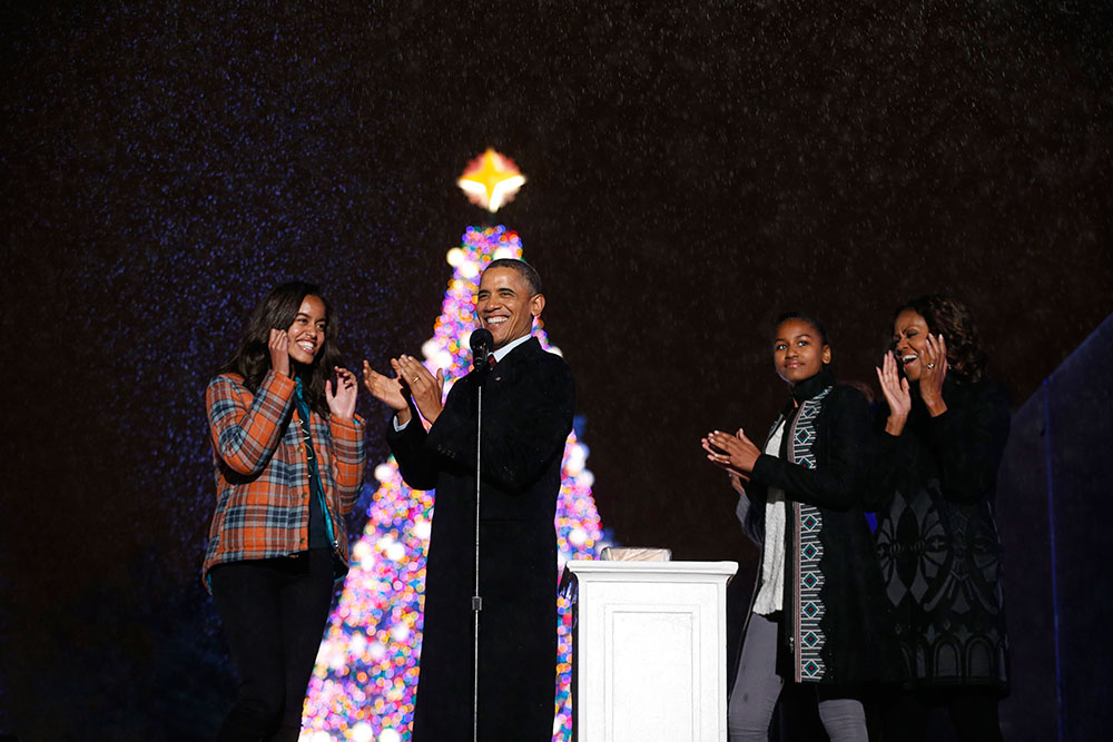 El presidente Barack Obama acompañado de sus dos hijas, Sasha y Malia, y la primera dama, Michelle, realizaron el tradicional encendido del Árbol de Navidad Nacional en Ellipse. / Foto: Reuters El presidente Barack Obama acompañado de sus dos hijas, Sasha y Malia, y la primera dama, Michelle, realizaron el tradicional encendido del Árbol de Navidad Nacional en Ellipse. / Foto: Reuters
