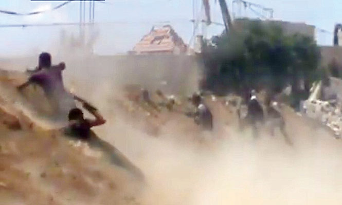 En las inmediaciones de Damasco se registraron estos disturbios, en la imagen, tropas de la oposición sostienen enfrentamientos con las fuerzas armadas del régimen sirio de Bashar al-Assad. Foto: Reuters En las inmediaciones de Damasco se registraron estos disturbios, en la imagen, tropas de la oposición sostienen enfrentamientos con las fuerzas armadas del régimen sirio de Bashar al-Assad. Foto: Reuters