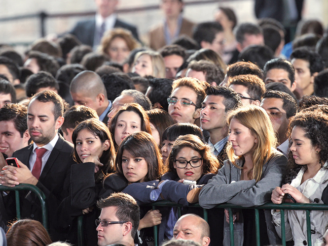 Los aplausos de 800 estudiantes de la UNAM, UIA y otras instituciones, fueron el fondo que acompañó a Obama en la pronunciación de su discurso.