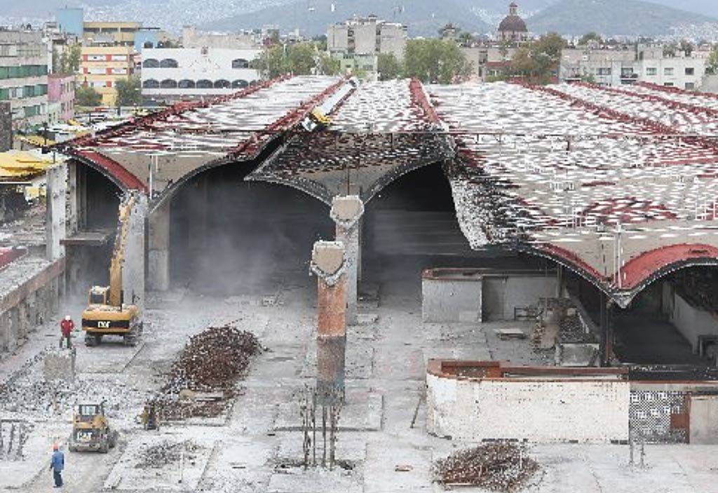 En noviembre inició la demolición de la nave mayor de La Merced, luego de que se incendiara el 27 de febrero de este año. En noviembre inició la demolición de la nave mayor de La Merced, luego de que se incendiara el 27 de febrero de este año.