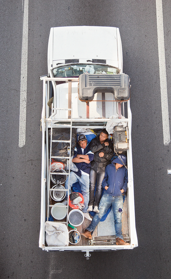 Imagen de Alejandro Cartagena, perteneciente a la serie Car-Poolers.