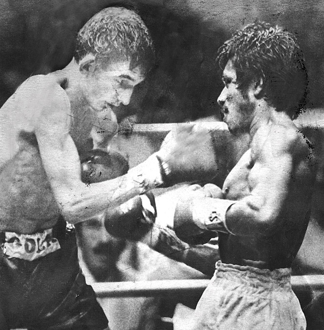 El 19 de septiembre de 1980, en Los Ángeles, California, el inglés Johnny Owen desafió al Indio de Cuajimalpa. Le quería arrebatar el cinturón mundial gallo del CMB. El europeo aguantó hasta el round 12, en el que cayó noqueado. De ahí, su muerte.