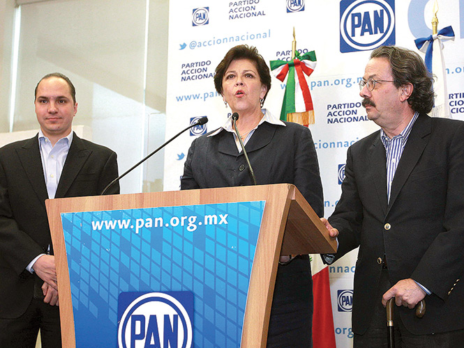 Cecilia Romero, secretaria general del PAN, hizo un recuento de los municipios en los que confían en salir con el triunfo. La acompañaron Eduardo Aguilar y Juan Molinar Horcasitas. Cecilia Romero, secretaria general del PAN, hizo un recuento de los municipios en los que confían en salir con el triunfo. La acompañaron Eduardo Aguilar y Juan Molinar Horcasitas.