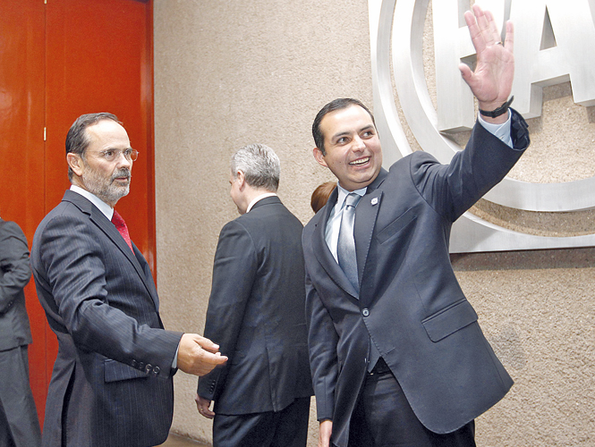 La derrota polarizó al PAN . Unos respaldaron a Calderón, como Ernesto Cordero (derecha), y otros apoyaron a Gustavo Madero (izquierda). Foto: Quetzalli González