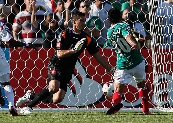 Marco Fabián, el autor del gol tricolor. (Reuters)