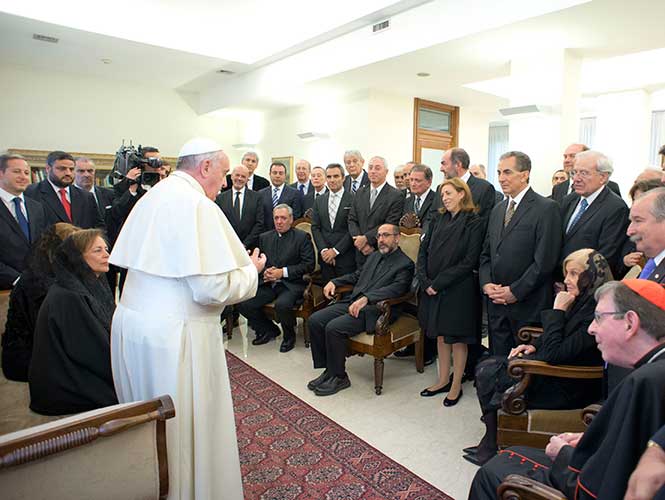 El portavoz de la Santa Sede, Federico Lombardi, comunicó a última hora de este viernes y a pocos minutos del inicio de la visita que Jorge Mario Bergoglio no podría acudir.