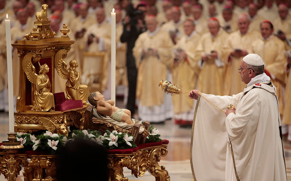 La misa de Nochebuena se adelantó unos 30 minutos, ya que comenzó a las 21:30 horas local por petición del mismo Papa. Mañana Francisco dirigirá su mensaje La misa de Nochebuena se adelantó unos 30 minutos, ya que comenzó a las 21:30 horas local por petición del mismo Papa. Mañana Francisco dirigirá su mensaje
